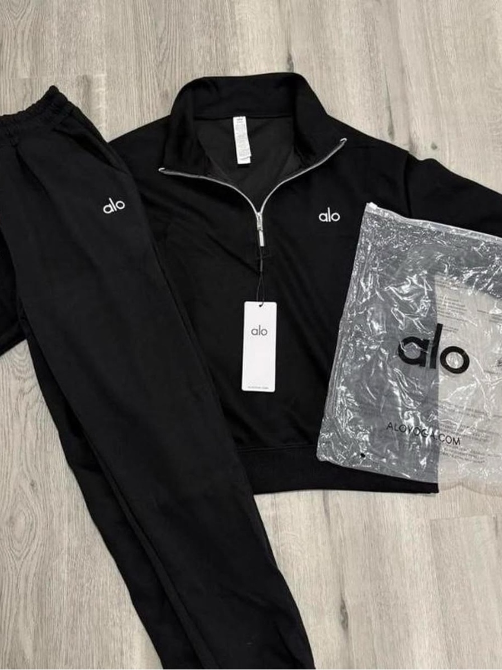 ALO Yoga Men's Black Quarter-Zip Pullover Sweater